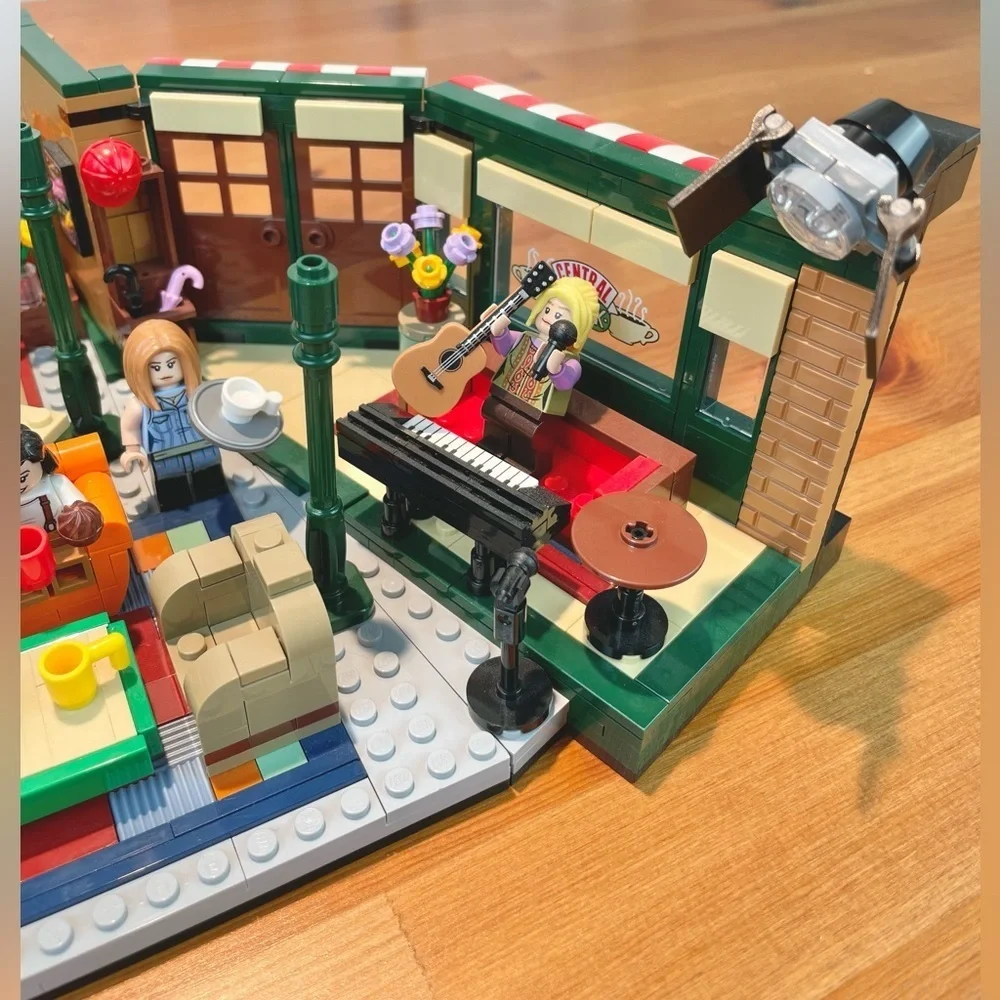 LEGO Ideas Friends Central Perk Complete Set 21319 Ross Rachel Chandler Monica